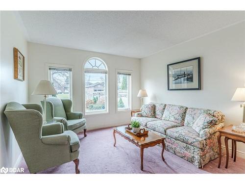 465 Ferndale Drive N, Barrie, ON - Indoor Photo Showing Living Room