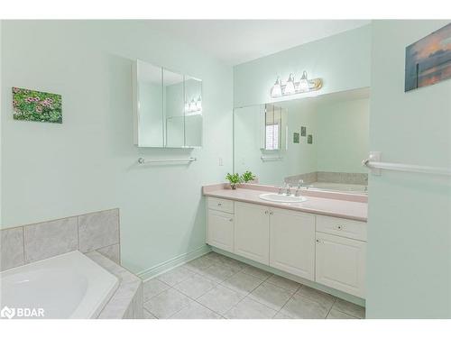 465 Ferndale Drive N, Barrie, ON - Indoor Photo Showing Bathroom