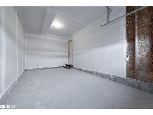 22 Mcconnell Crescent, Bracebridge, ON - Indoor Photo Showing Garage