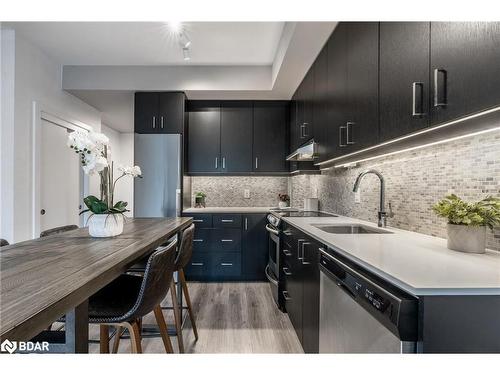 210-40 Esplanade Lane, Grimsby, ON - Indoor Photo Showing Kitchen With Upgraded Kitchen