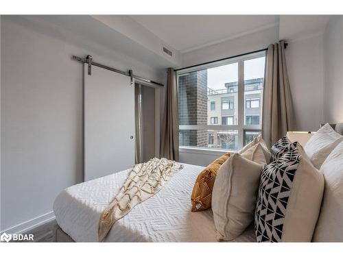 210-40 Esplanade Lane, Grimsby, ON - Indoor Photo Showing Bedroom