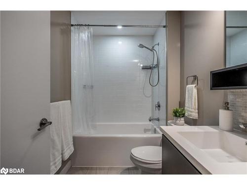 210-40 Esplanade Lane, Grimsby, ON - Indoor Photo Showing Bathroom