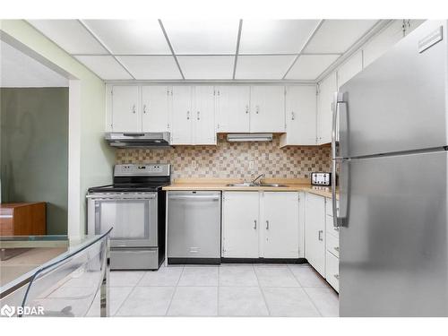 4097 Pheasant Run, Mississauga, ON - Indoor Photo Showing Kitchen With Double Sink