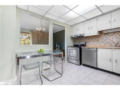 4097 Pheasant Run, Mississauga, ON - Indoor Photo Showing Kitchen With Double Sink