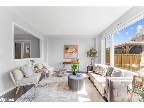 83 Longboat Run W, Brantford, ON - Indoor Photo Showing Living Room