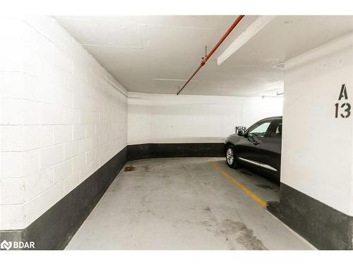 1005-6 Toronto Street, Barrie, ON - Indoor Photo Showing Garage