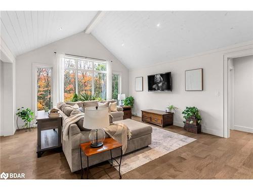 1698 Reay Road, Bracebridge, ON - Indoor Photo Showing Living Room
