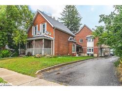 81 Innisfil Street  Barrie, ON L4N 3E3