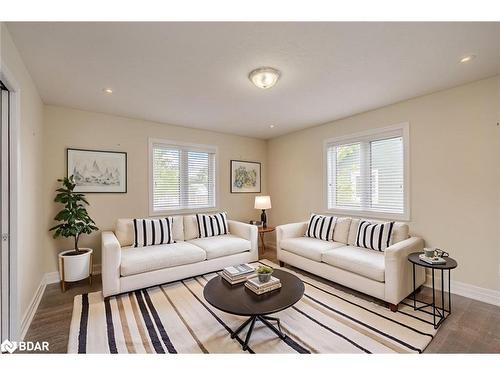 10 Grew Crescent, Penetanguishene, ON - Indoor Photo Showing Living Room
