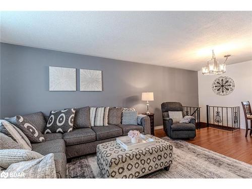 630 William Street, Midland, ON - Indoor Photo Showing Living Room