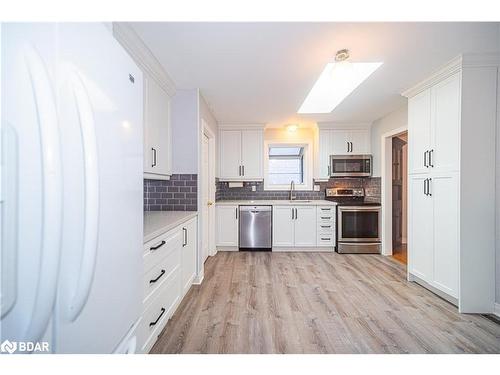 8 Kell Place, Barrie, ON - Indoor Photo Showing Kitchen