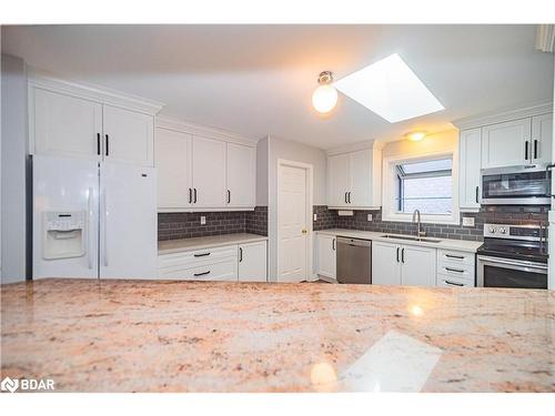 8 Kell Place, Barrie, ON - Indoor Photo Showing Kitchen