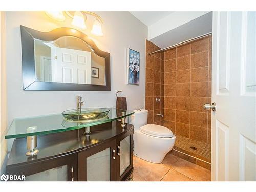 8 Kell Place, Barrie, ON - Indoor Photo Showing Bathroom