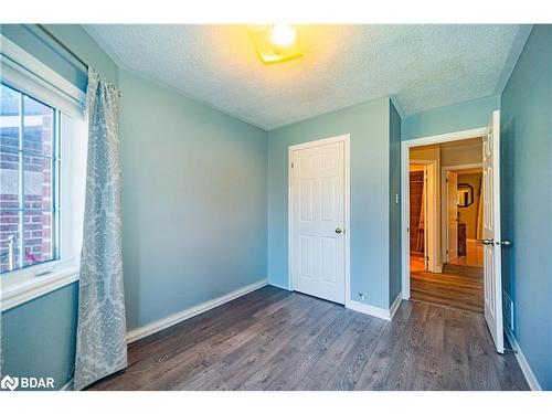 8 Kell Place, Barrie, ON - Indoor Photo Showing Other Room