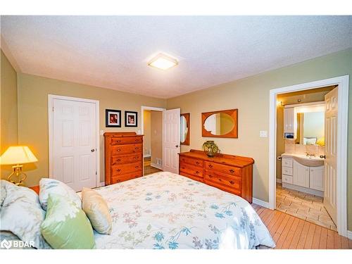 8 Kell Place, Barrie, ON - Indoor Photo Showing Bedroom