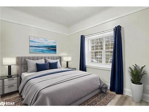 287 Hunter Street E, Hamilton, ON - Indoor Photo Showing Bedroom