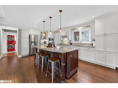 15 Rodney Street, Barrie, ON - Indoor Photo Showing Kitchen With Upgraded Kitchen