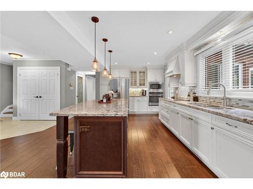 15 Rodney Street, Barrie, ON - Indoor Photo Showing Kitchen With Upgraded Kitchen