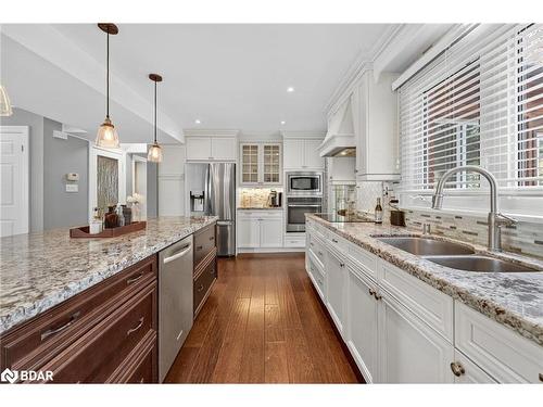 15 Rodney Street, Barrie, ON - Indoor Photo Showing Kitchen With Double Sink With Upgraded Kitchen