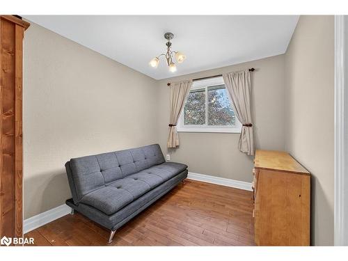 15 Rodney Street, Barrie, ON - Indoor