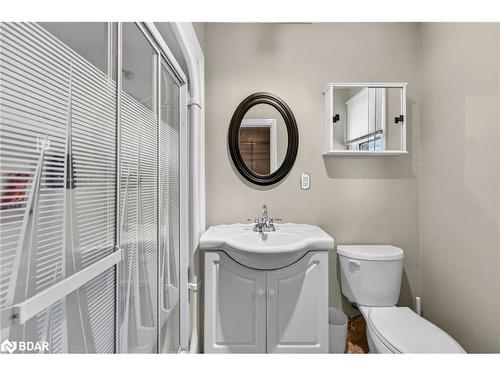 15 Rodney Street, Barrie, ON - Indoor Photo Showing Bathroom