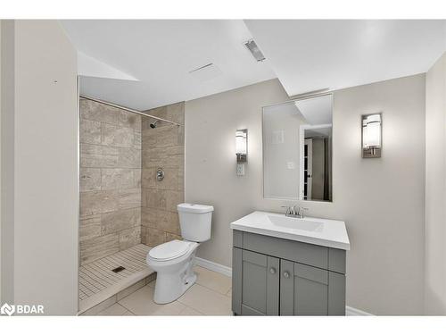 15 Rodney Street, Barrie, ON - Indoor Photo Showing Bathroom