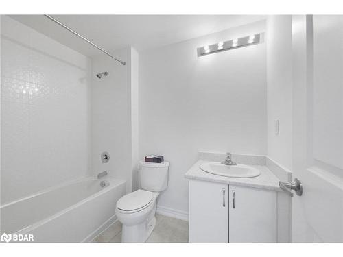 Lower-100 Nottingham Road, Barrie, ON - Indoor Photo Showing Bathroom