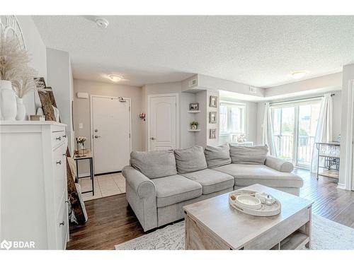 7-25 Madelaine Drive, Barrie, ON - Indoor Photo Showing Living Room