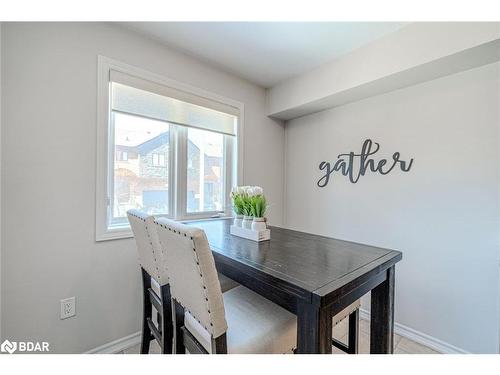 7-25 Madelaine Drive, Barrie, ON - Indoor Photo Showing Dining Room