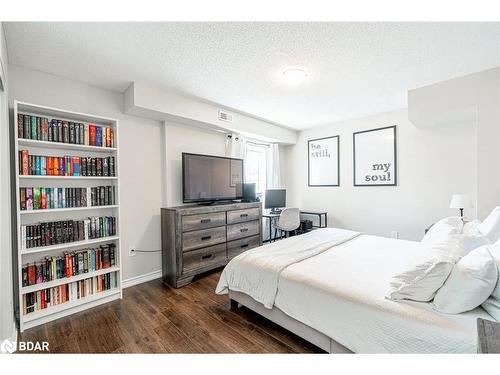 7-25 Madelaine Drive, Barrie, ON - Indoor Photo Showing Bedroom
