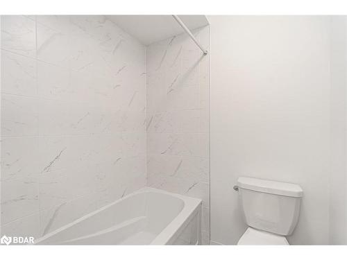 112 West Oak Trail, Barrie, ON - Indoor Photo Showing Bathroom