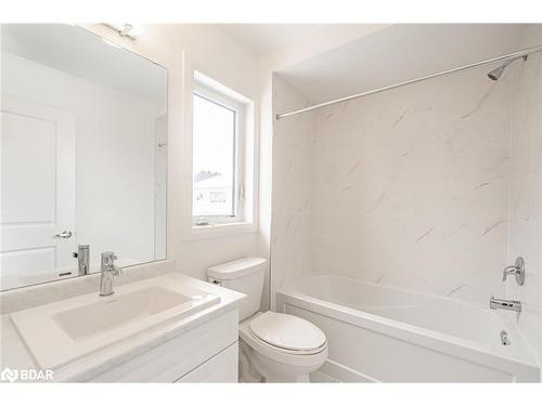 112 West Oak Trail, Barrie, ON - Indoor Photo Showing Bathroom