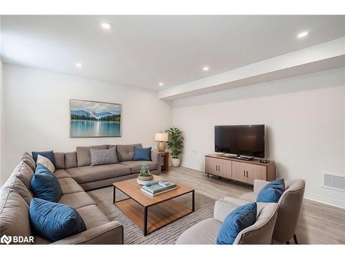 112 West Oak Trail, Barrie, ON - Indoor Photo Showing Living Room