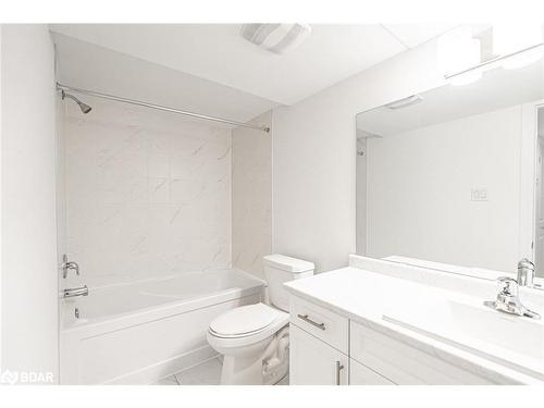 112 West Oak Trail, Barrie, ON - Indoor Photo Showing Bathroom