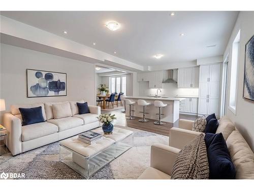 112 West Oak Trail, Barrie, ON - Indoor Photo Showing Living Room