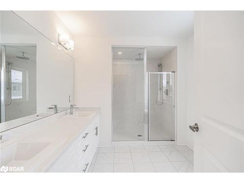 112 West Oak Trail, Barrie, ON - Indoor Photo Showing Bathroom