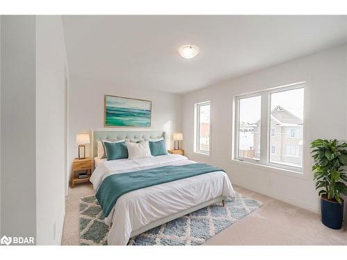112 West Oak Trail, Barrie, ON - Indoor Photo Showing Bedroom