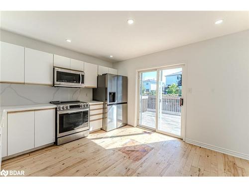 Upper-9 Kestrel Court, Barrie, ON - Indoor Photo Showing Kitchen