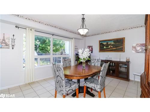14 Gold Park Gate, Essa, ON - Indoor Photo Showing Dining Room