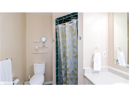 14 Gold Park Gate, Essa, ON - Indoor Photo Showing Bathroom