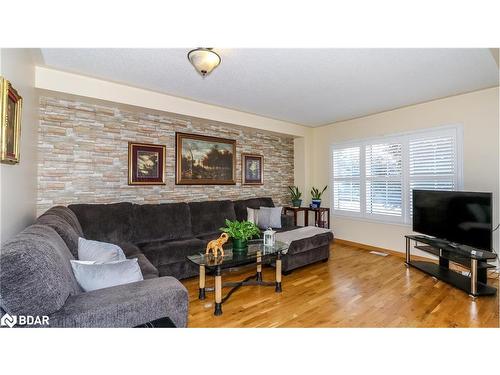 14 Gold Park Gate, Essa, ON - Indoor Photo Showing Living Room