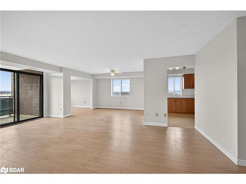 907-301 Frances Avenue, Hamilton, ON - Indoor