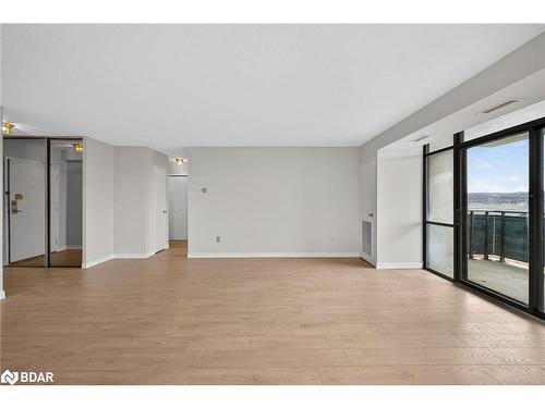 907-301 Frances Avenue, Hamilton, ON - Indoor Photo Showing Other Room