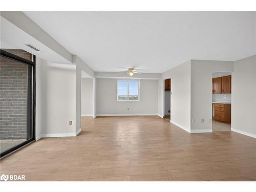 907-301 Frances Avenue, Hamilton, ON - Indoor Photo Showing Other Room