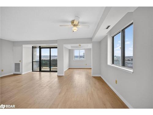 907-301 Frances Avenue, Hamilton, ON - Indoor Photo Showing Other Room