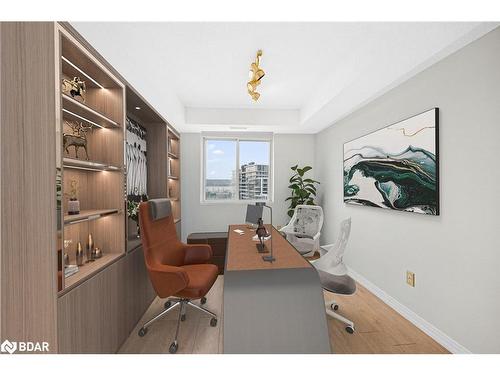 907-301 Frances Avenue, Hamilton, ON - Indoor