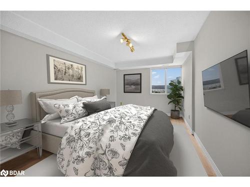 907-301 Frances Avenue, Hamilton, ON - Indoor Photo Showing Bedroom