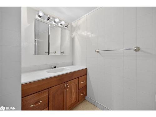 907-301 Frances Avenue, Hamilton, ON - Indoor Photo Showing Bathroom