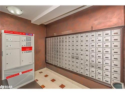 907-301 Frances Avenue, Hamilton, ON - Indoor Photo Showing Other Room