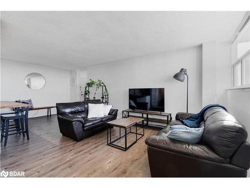 1204-215 Glenridge Avenue, St. Catharines, ON - Indoor Photo Showing Living Room